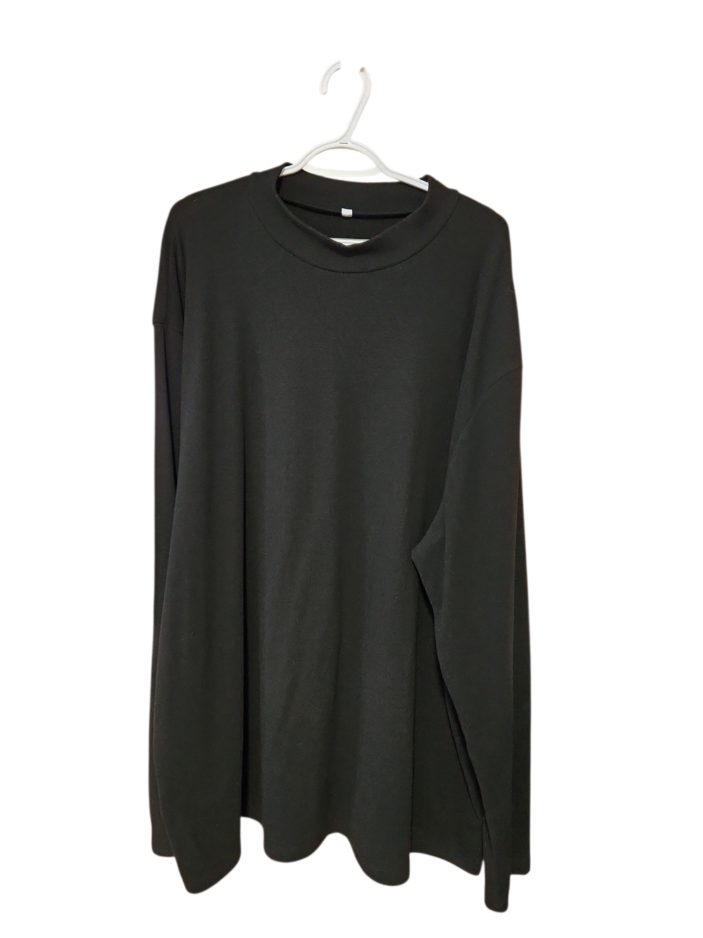 Men's Black Long-Sleeve Crewneck Tee